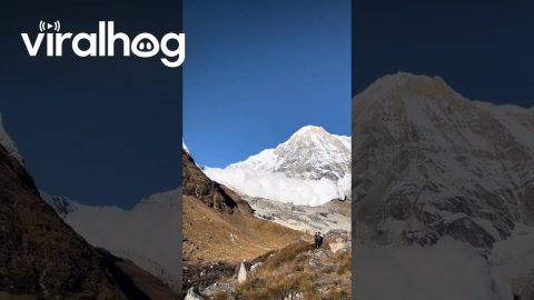 Footage of Massive Avalanche in Nepal || ViralHog