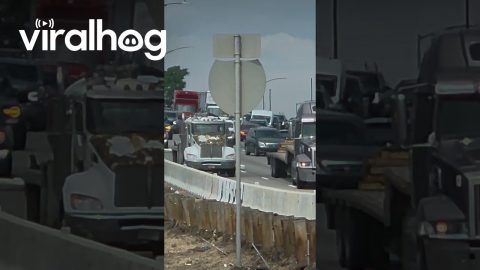 Truck Abandons Unsecured Mattress || ViralHog