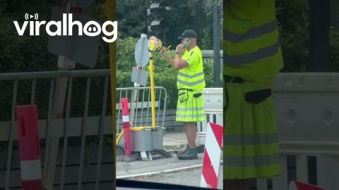 High Vis Construction Kilt || ViralHog