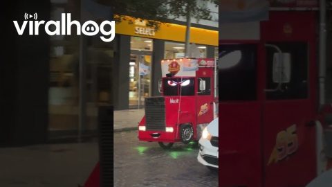 Lightning McQueen Food Cart || ViralHog