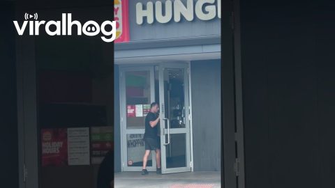Push Sign on a Pull Door || ViralHog