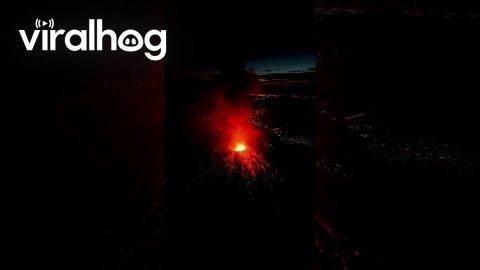 Nighttime Volcán de Fuego Eruption || ViralHog