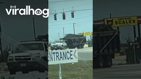 Chevy Avalanche Pulling a Dump Trailer || ViralHog