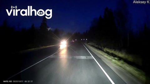 Meteor Captured on Dashcam || ViralHog