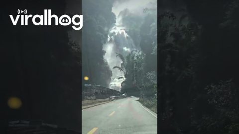 Powerful Nan'en Waterfall in Yuxi || ViralHog