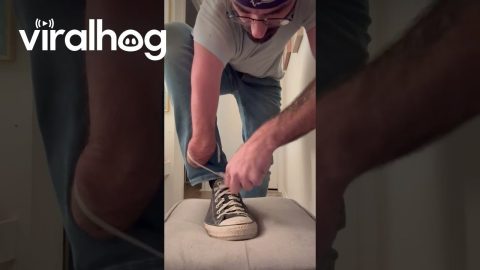 Amputee Effortlessly Ties His Shoe with One Hand || ViralHog