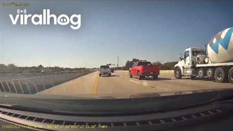 Truck's Bed Liner Comes Loose On Highway || ViralHog