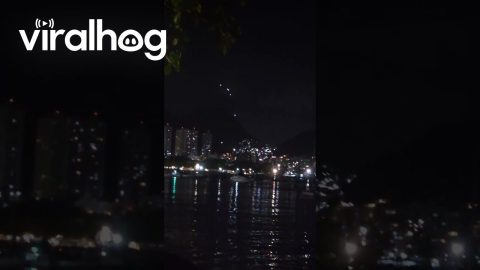 Flashing Lights Spotted in Rio de Janeiro Night Sky || ViralHog