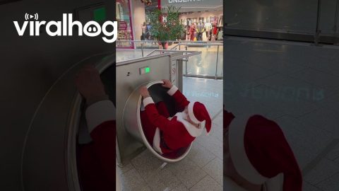 Rollerblading Santa Has Fun In Shopping Mall || ViralHog