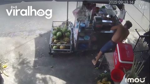 Sugarcane Juice Seller Gets Hair Tangled In Crank || ViralHog