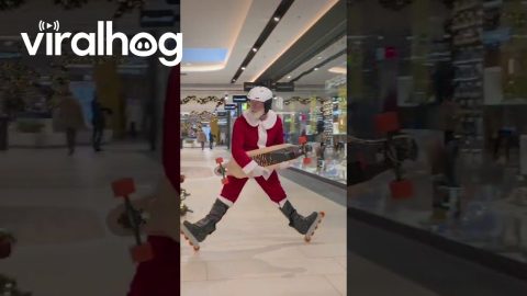 Rolling Santa at the Shopping Mall || ViralHog