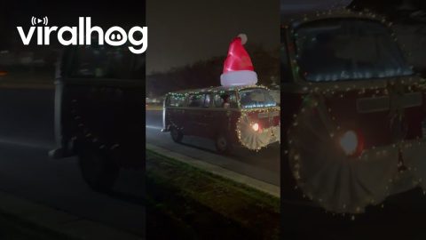 VW Christmas Parade || ViralHog