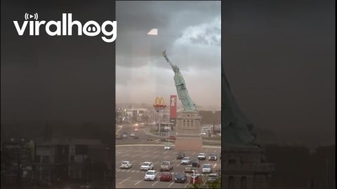Strong Winds Knock Over Statue of Liberty Replica in Brazil || ViralHog