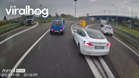 Tesla Struggles To Pick An Appropriate Lane || ViralHog