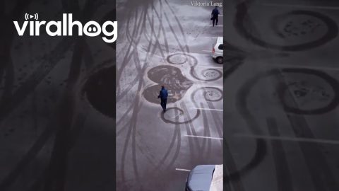 Man With Broom Sweeps Swirling Heart Pattern in Snow || ViralHog