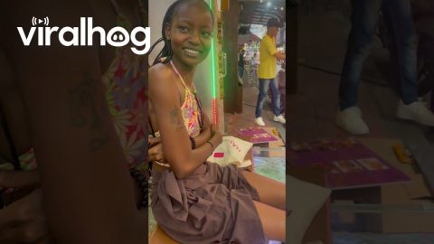Girlfriend Gets Fish Pedicure In Bangkok || ViralHog
