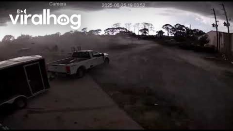 EF1 Tornado Rips Through Largo || ViralHog
