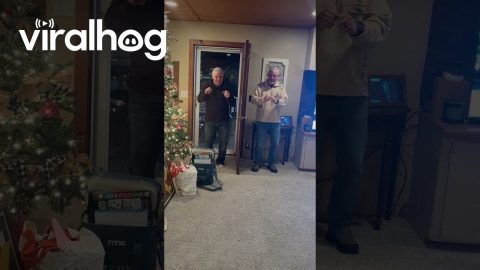 Twins Separated by Door Make Same Choices || ViralHog
