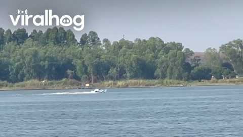 Jet Car Drives Across Water and Baffles Tourists || ViralHog