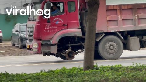 Dump Truck Missing Front Tires || ViralHog