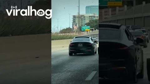 Car Loses Rubber Tire On Dallas Highway || ViralHog