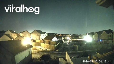 Edmonton, Alberta Fireball on Backyard Camera || ViralHog