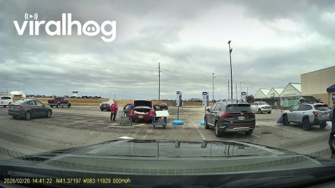 Customer Loses Wood Paneling in Wind Storm || ViralHog
