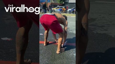 People Help Driver Pick Up Spilled Soda Cargo || ViralHog