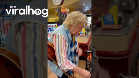 Two Seniors Serenade Shoppers || ViralHog