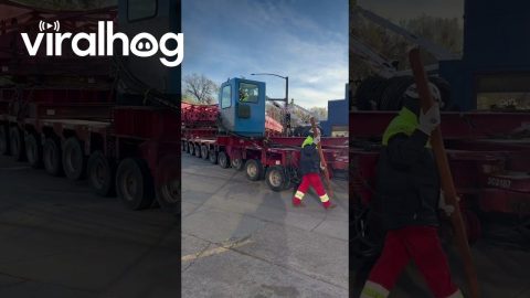 Massive Gas Turbine Transport Navigates Tight Turn in Loveland, Colorado || ViralHog