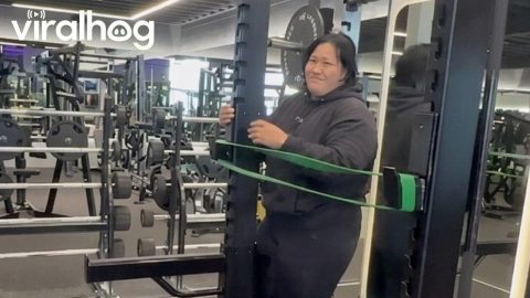 Pull Up Using Resistance Band Fail || ViralHog
