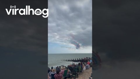 Red Arrows Display in Eastbourne || ViralHog