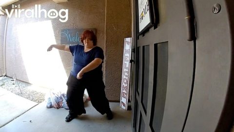 Dancing Delivery Instructions For Extra Tips || ViralHog