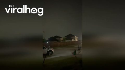 Lightning Storm Illuminates Night Sky Over Forney, Texas || ViralHog