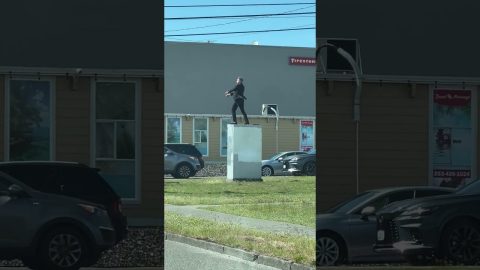 Tacoma Dancing Guy on Utility Box || ViralHog