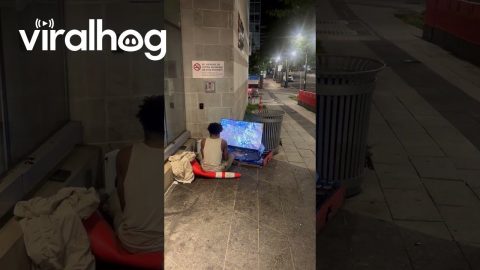 Sidewalk Gamer || ViralHog