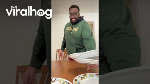 Twelve-Fingered Man Picks Up Five Plates || ViralHog