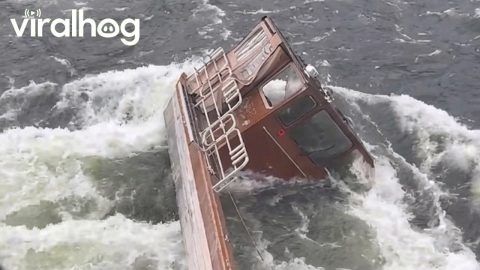 Boat Swallowed by Snake River in Hells Canyon || ViralHog