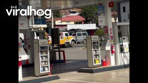 A Tow Truck Moving a Truck Moving a Truck || ViralHog