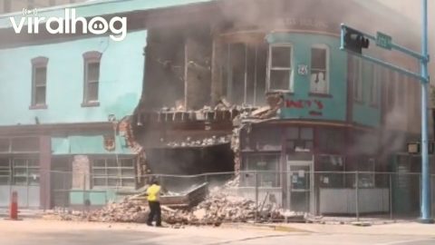 Historic Restaurant in Albuquerque Suffers Partial Collapse || ViralHog
