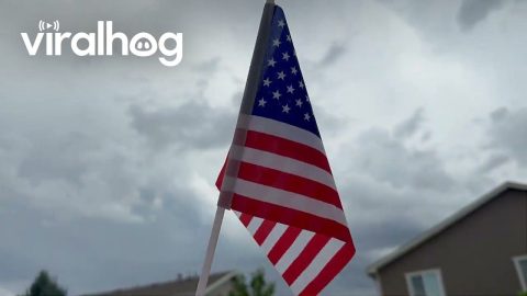 USA-Shaped Cloud Transforms Into an Eagle Over Colorado || ViralHog