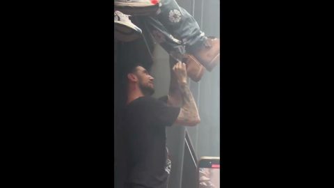 Man's Boots Stolen During Knicks Championship Parade || ViralHog