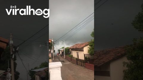 Ominous Storm Clouds Roll in to Village in El Salvador || ViralHog