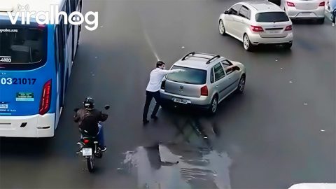 Good Samaritan Helps Push Stalled Car Off Highway || ViralHog